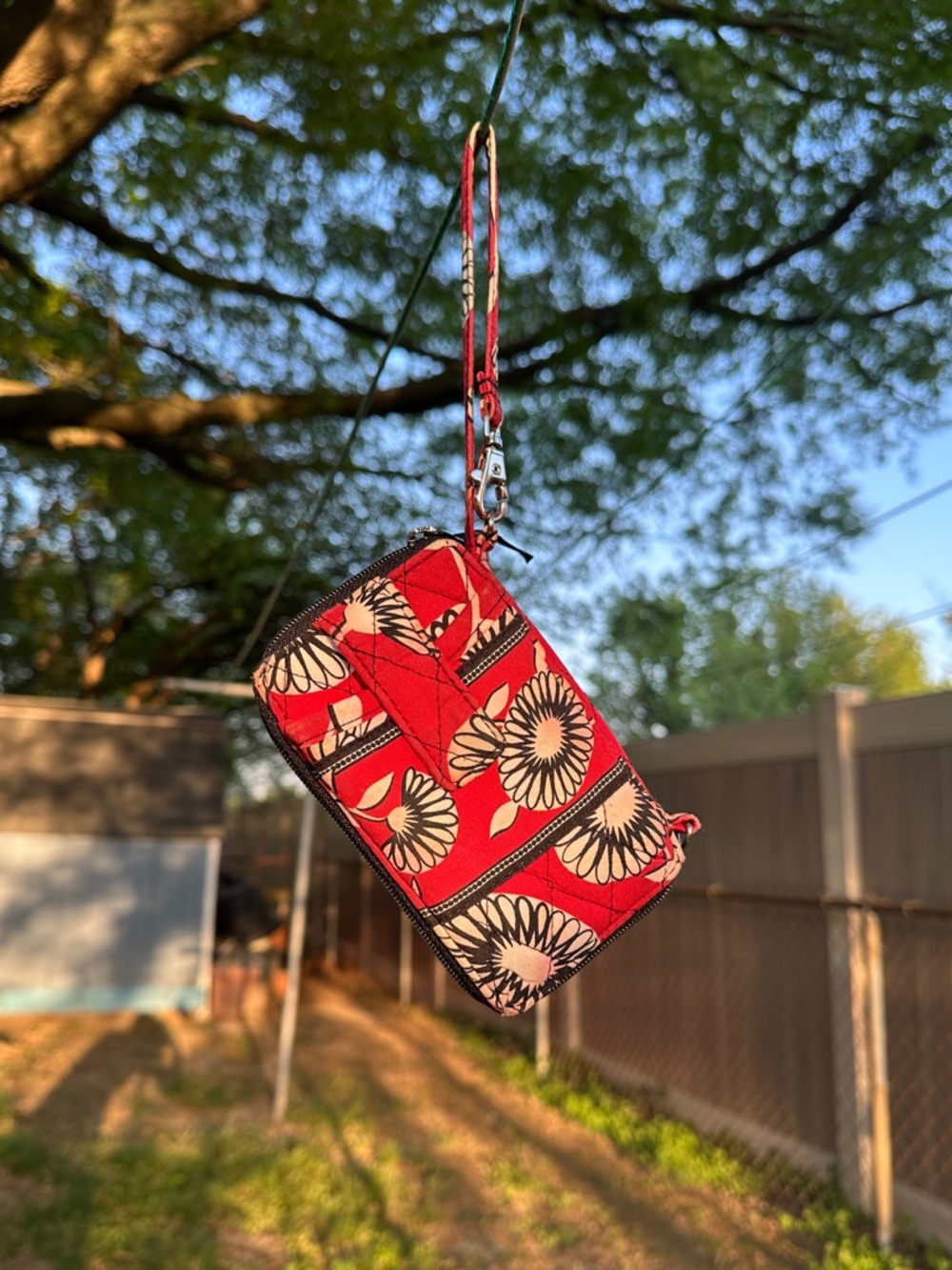 Vera Bradley Deco Daisy Red Floral Wristlet Wallet